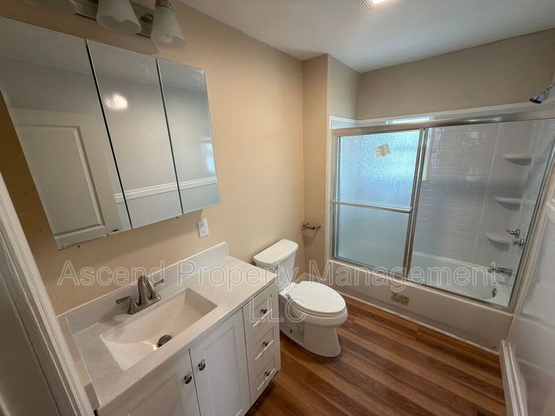 557 N Willow St – photo 4