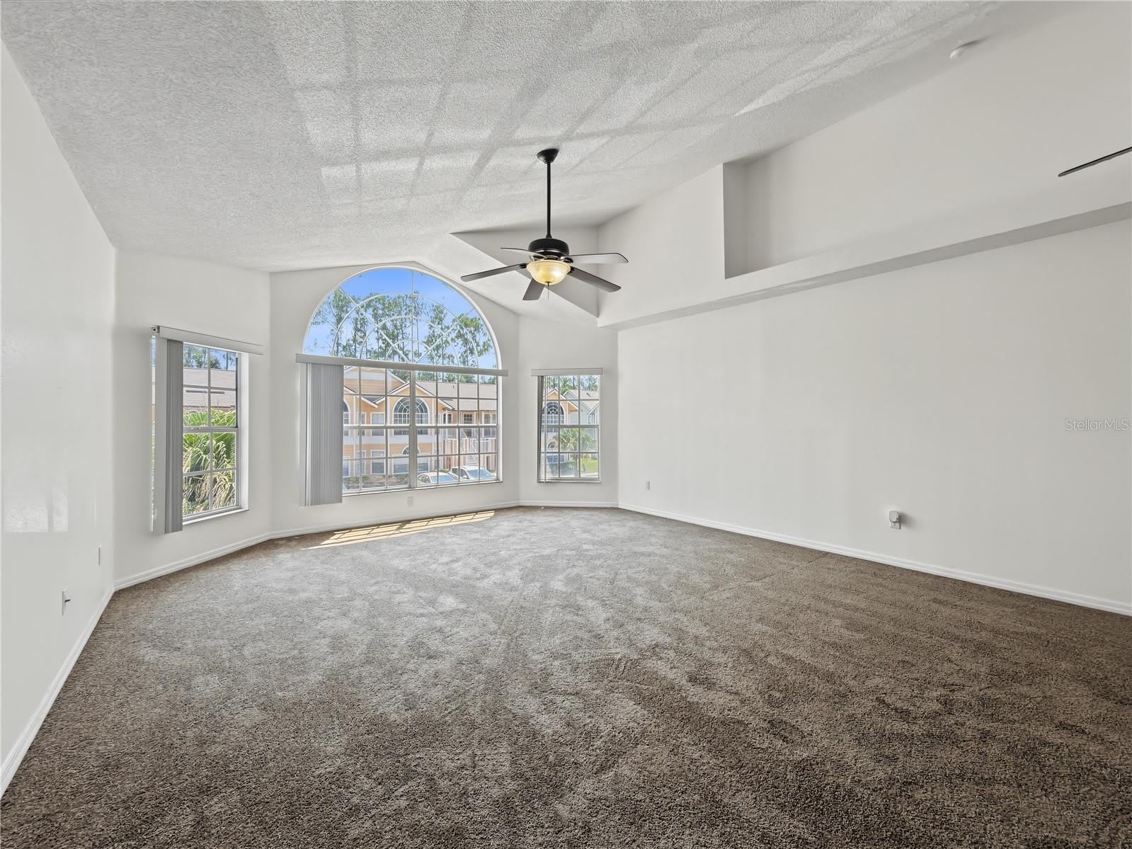 2011 ROYAL BAY Boulevard – photo 4