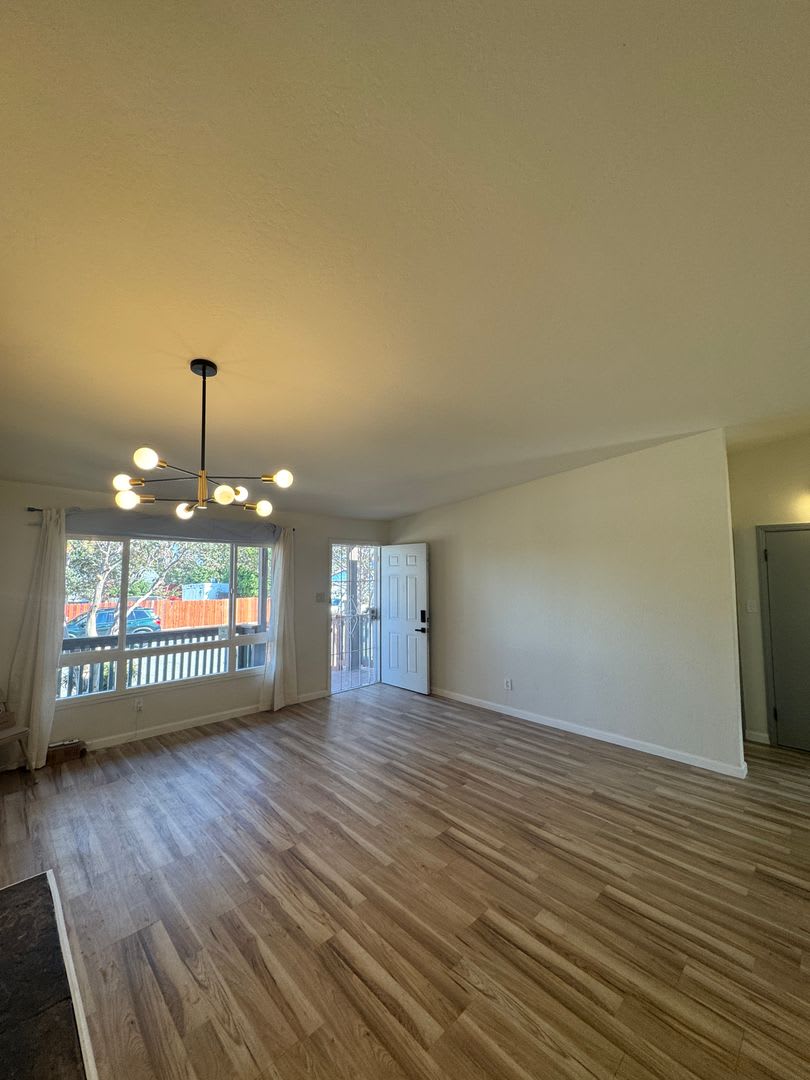Move-in ready 4-bedroom, 2-bathroom house – photo 4