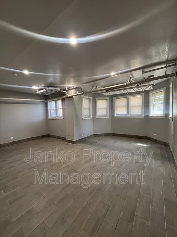 658 E 81st St – photo 3