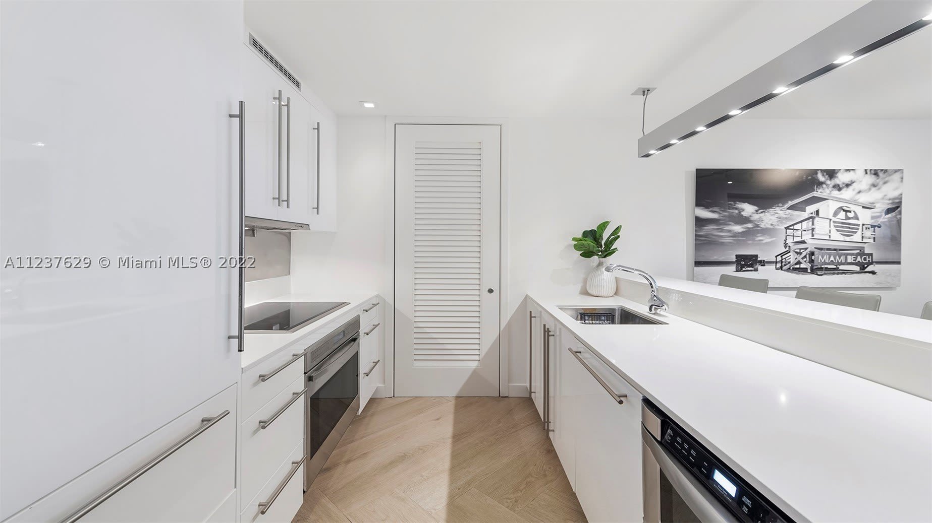 2201 Collins Ave – photo 4