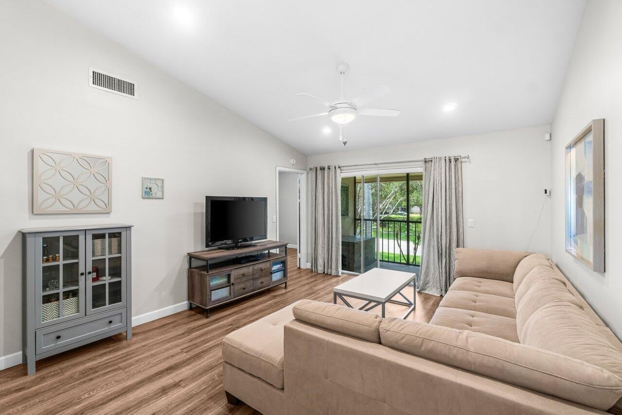 22148 Palms Way – photo 4