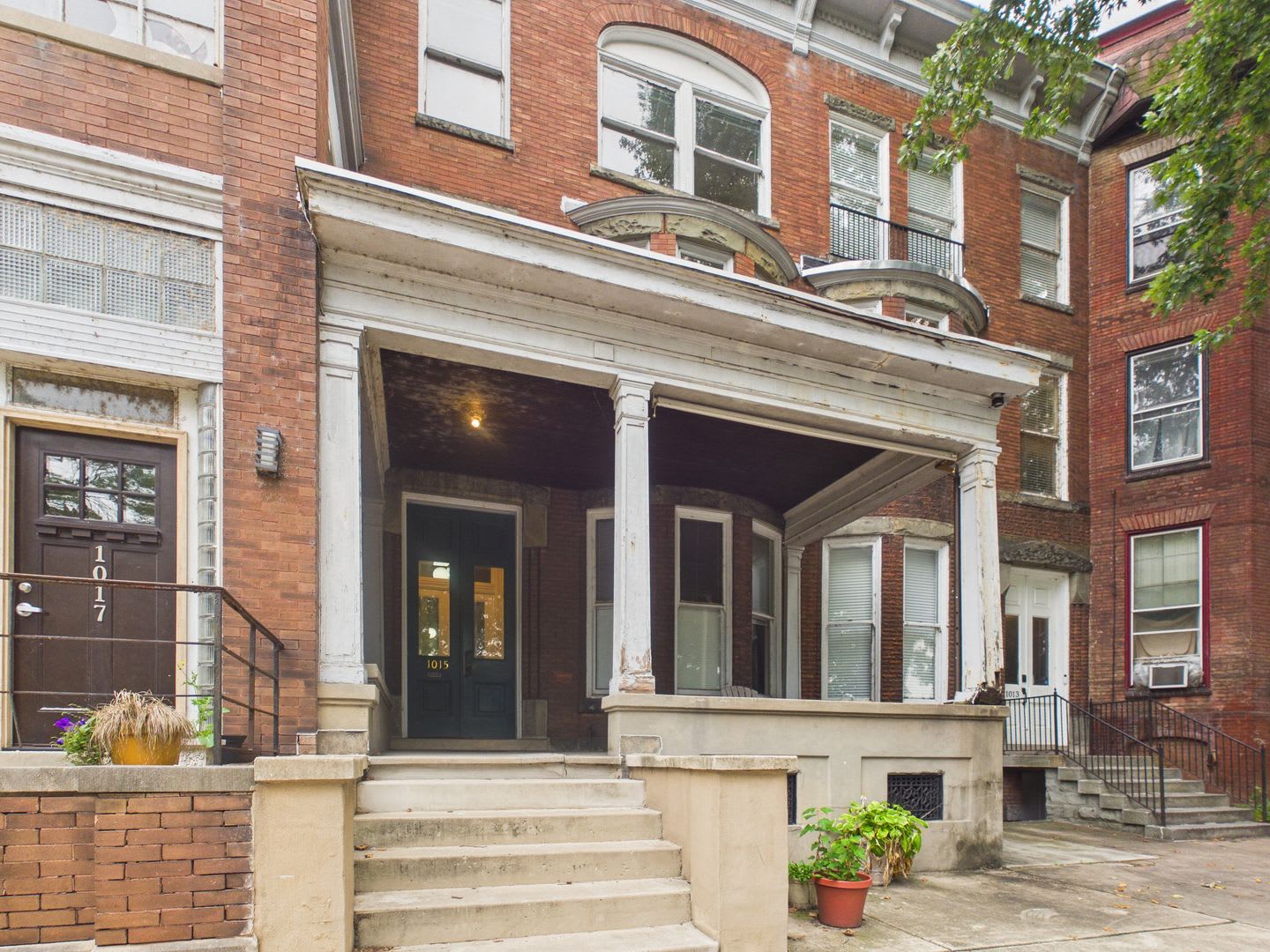 1015 Front St – photo 1