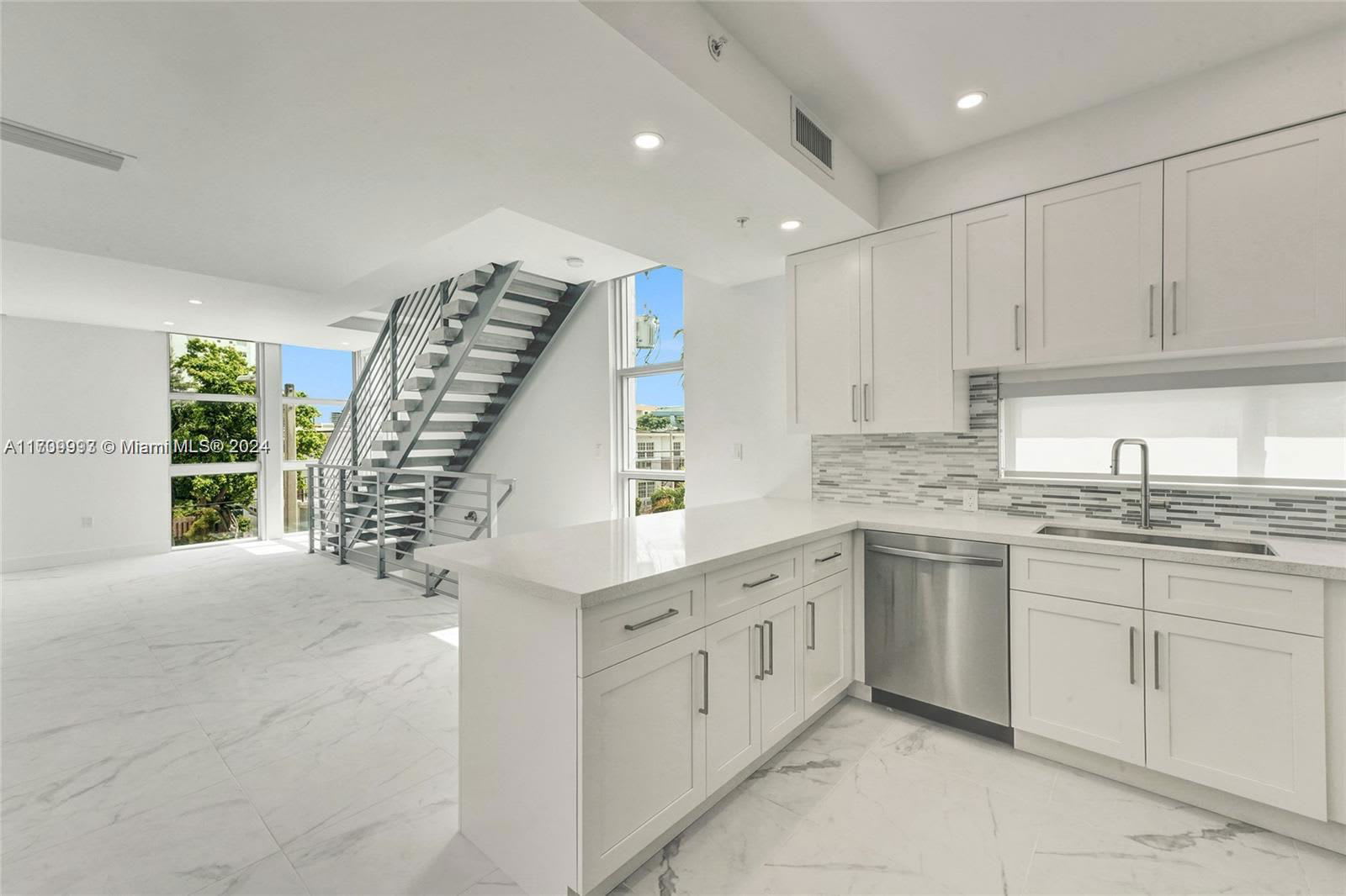 7645 Carlyle Avenue – photo 1