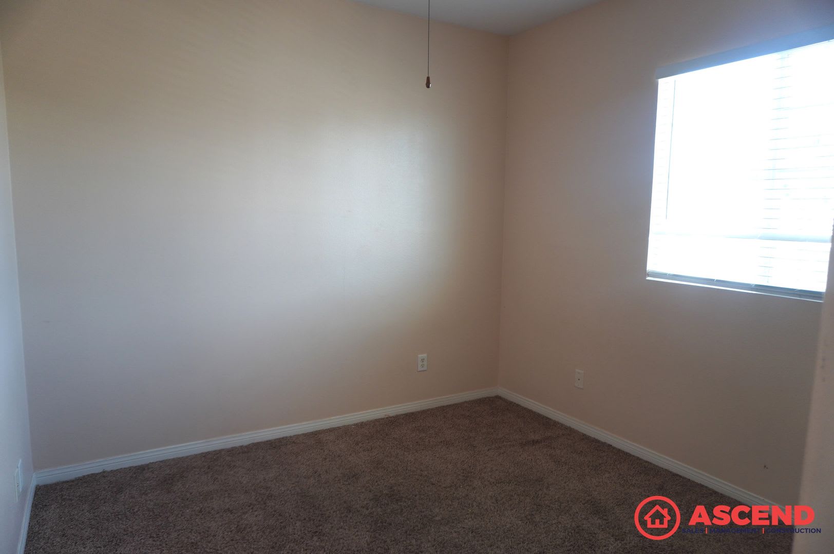 Charming 4-Bedroom, 2.5-Bath Home in 93311 – Gardener Included! – photo 5