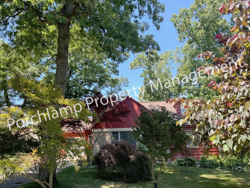 2615 Coit Avenue Northeast – photo 2