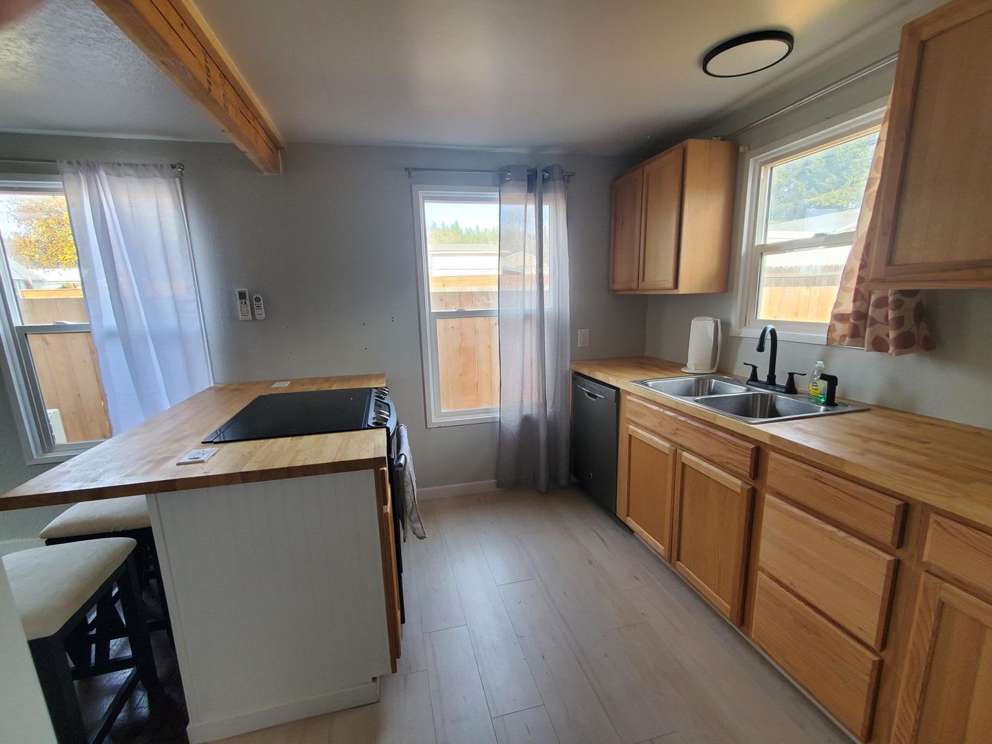 Remodeled 2 Bedroom Home In Roseburg – photo 5