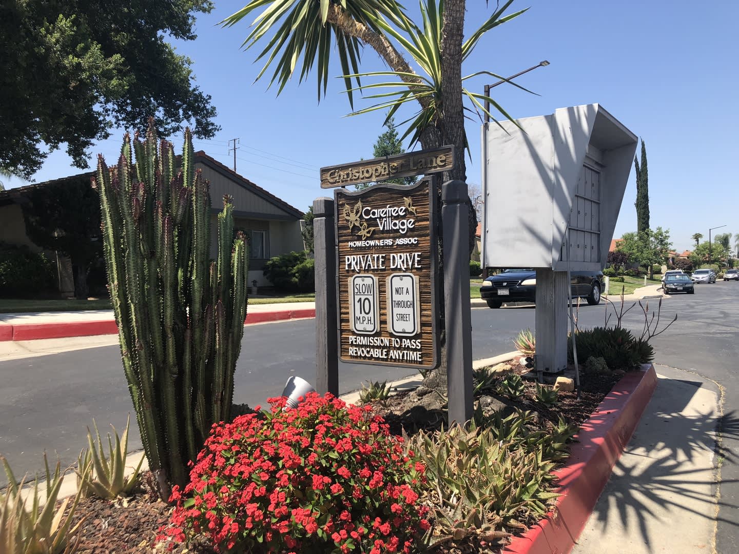 Redlands Townhouse in Great Complex 2+ 1.5 AVAILABLE NOW – photo 3