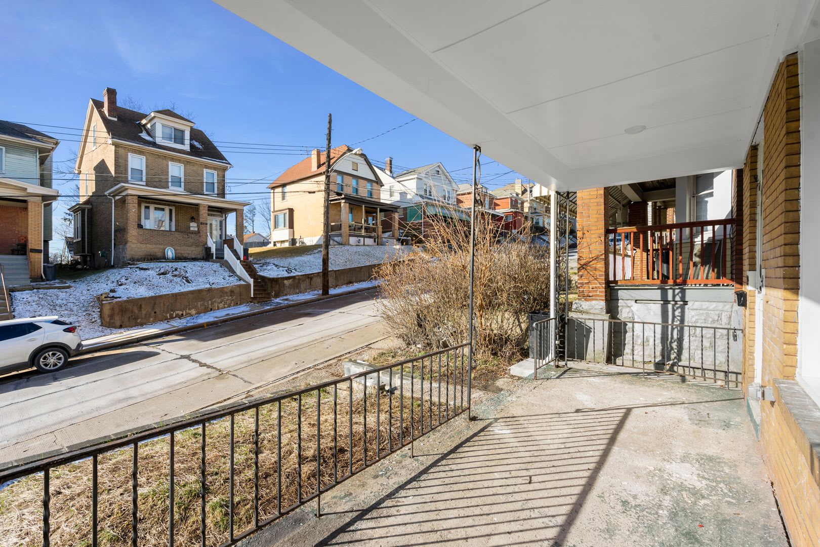 3 Bed 1 Bath Home Central Ac 2Nd Floor Laundry Available September 10Th – photo 3