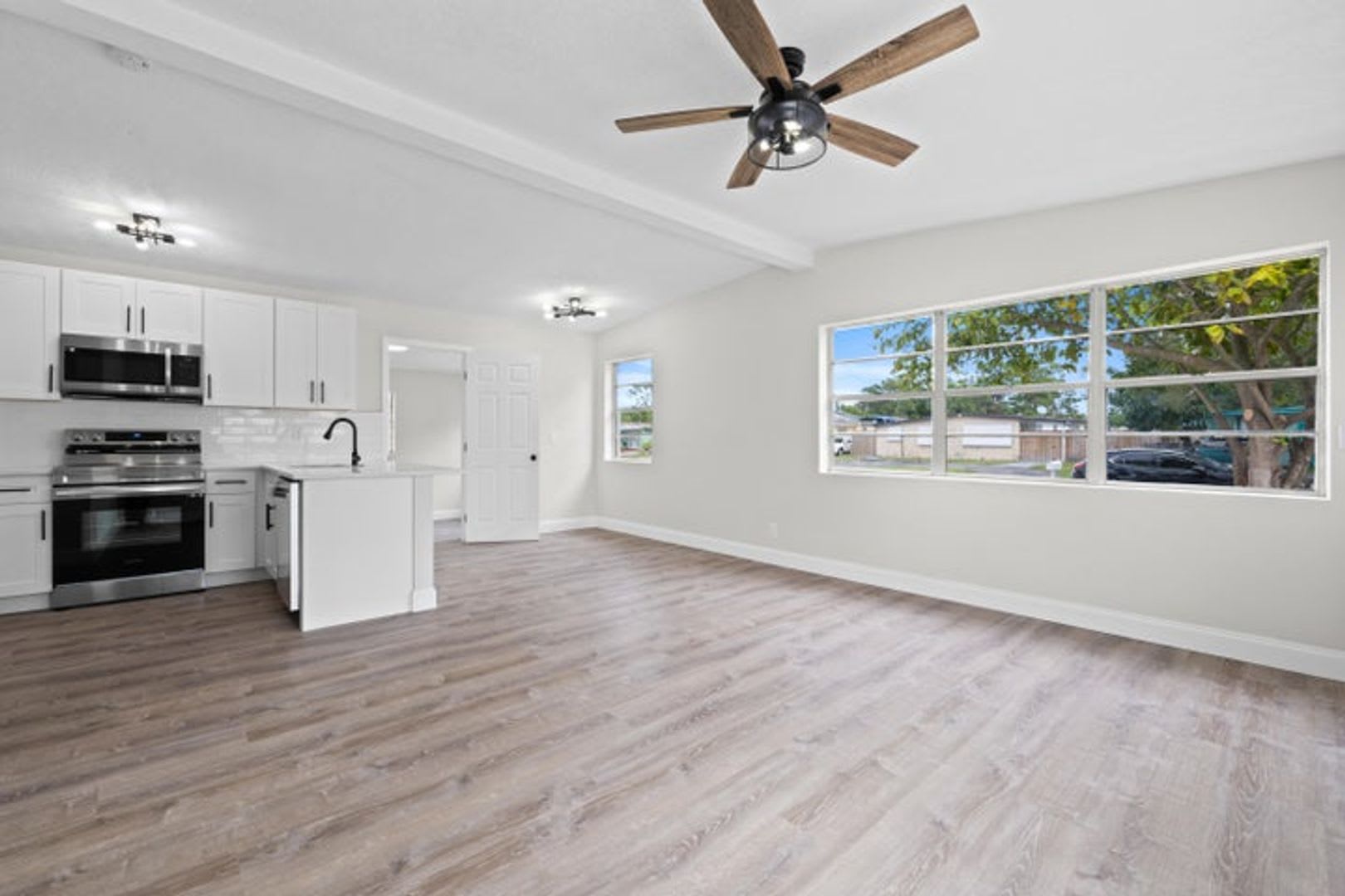 2415 Lewis Road, West Palm Beach (Unincorporated), FL 33415 – photo 5
