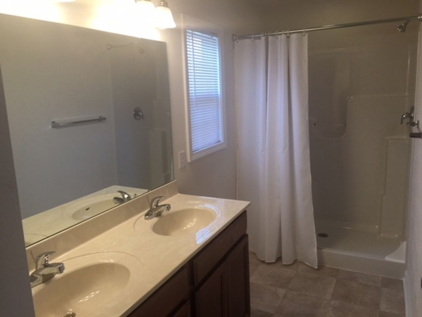 3 Bedroom 2.5 Half Bath House with 1 car garage – photo 5