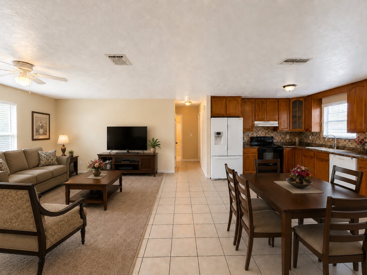 Corner Single Family Home – photo 3