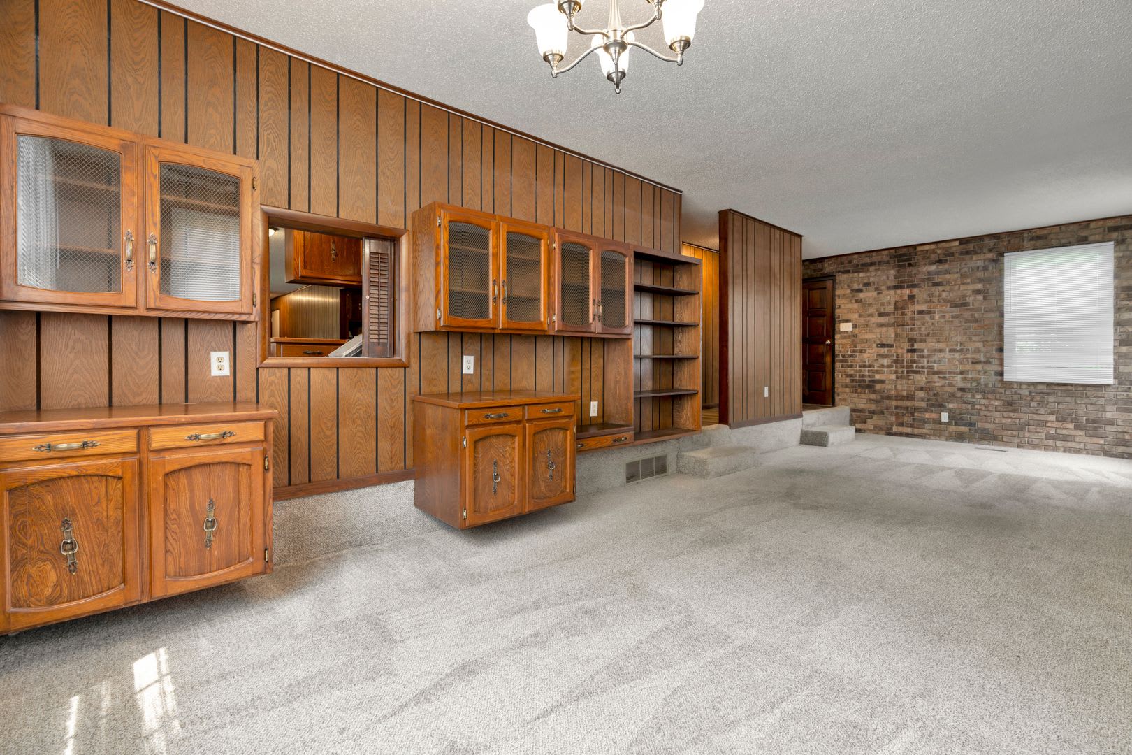 Fabulous 5 bedroom home walking distance to UofA! – photo 3