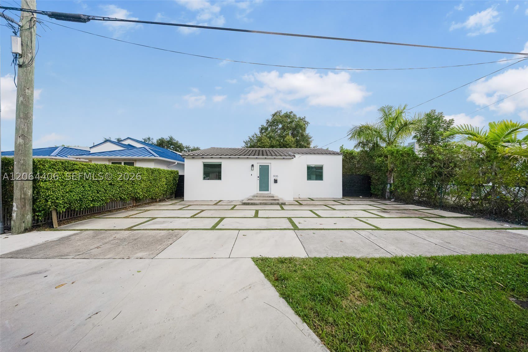 1935 SW 24th Ter – photo 2