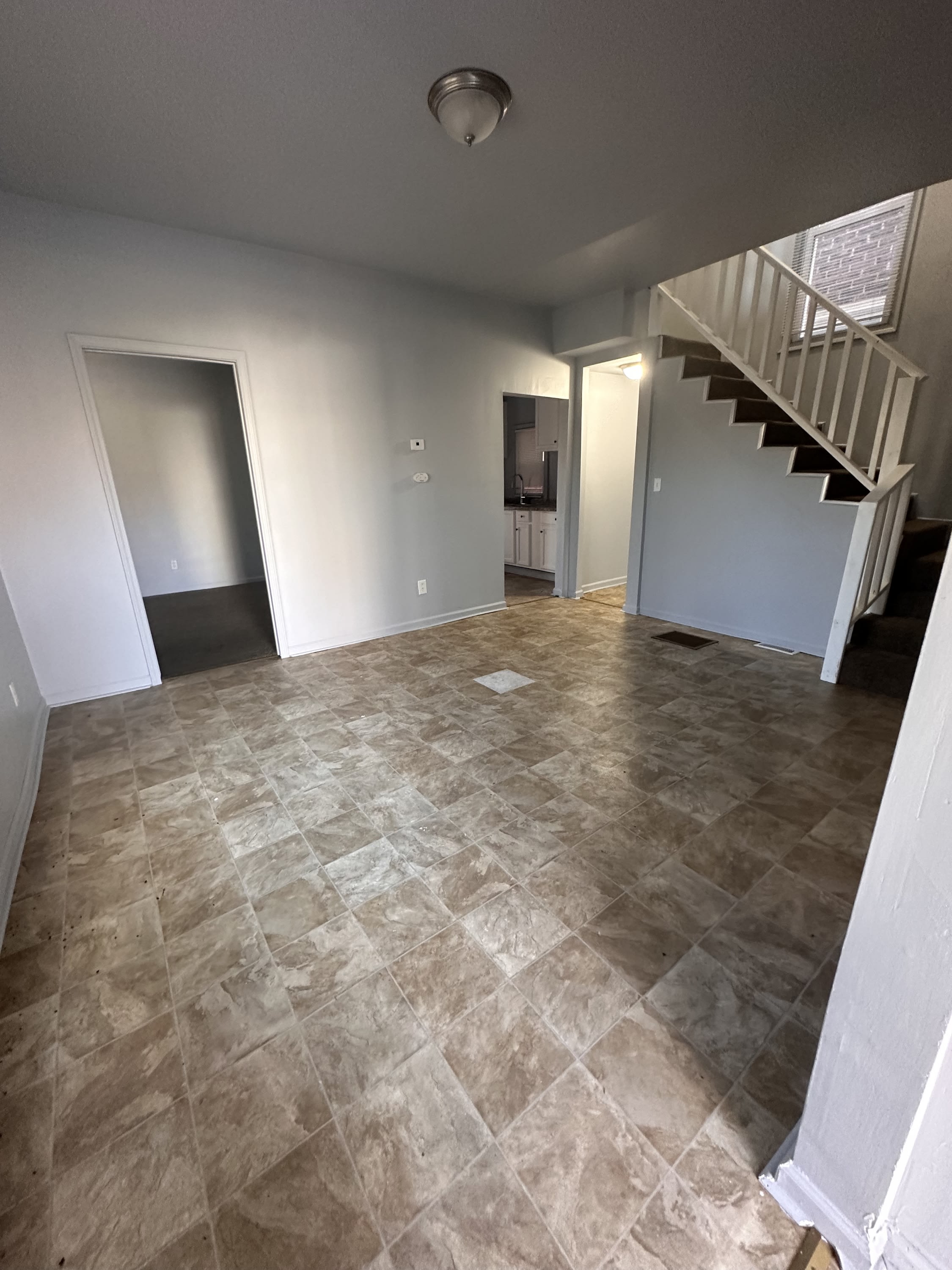 558 Holbrook Avenue – photo 2