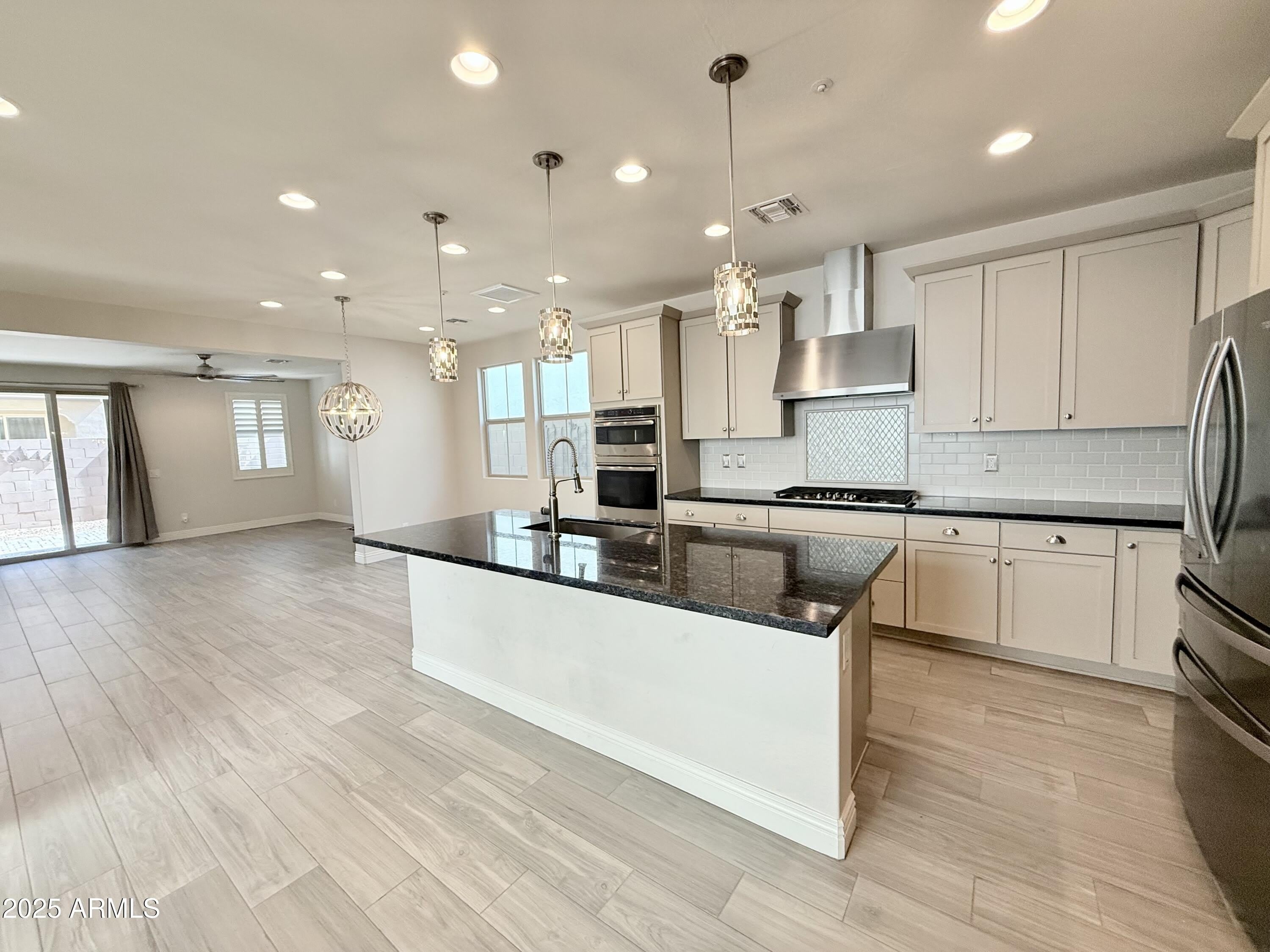 2366 W Gloria Lane – photo 5