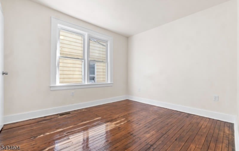 24 Irving Ave – photo 1