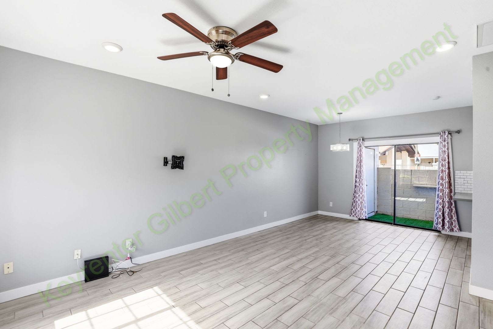 Charming Townhome Living in the Heart of Chandler – Community Pool & Prime Location! – photo 4
