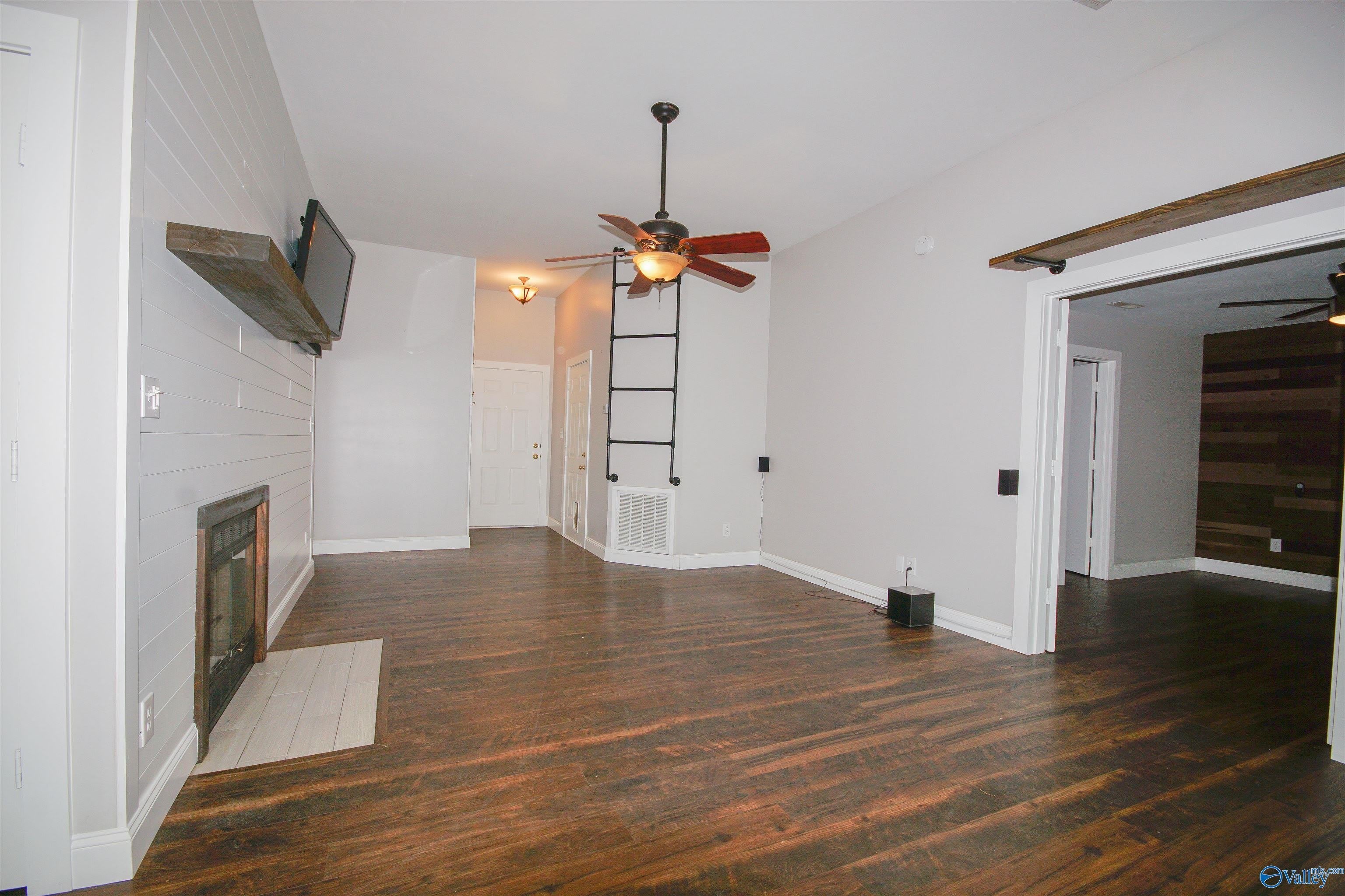 127 Rebecca Pines Drive – photo 2