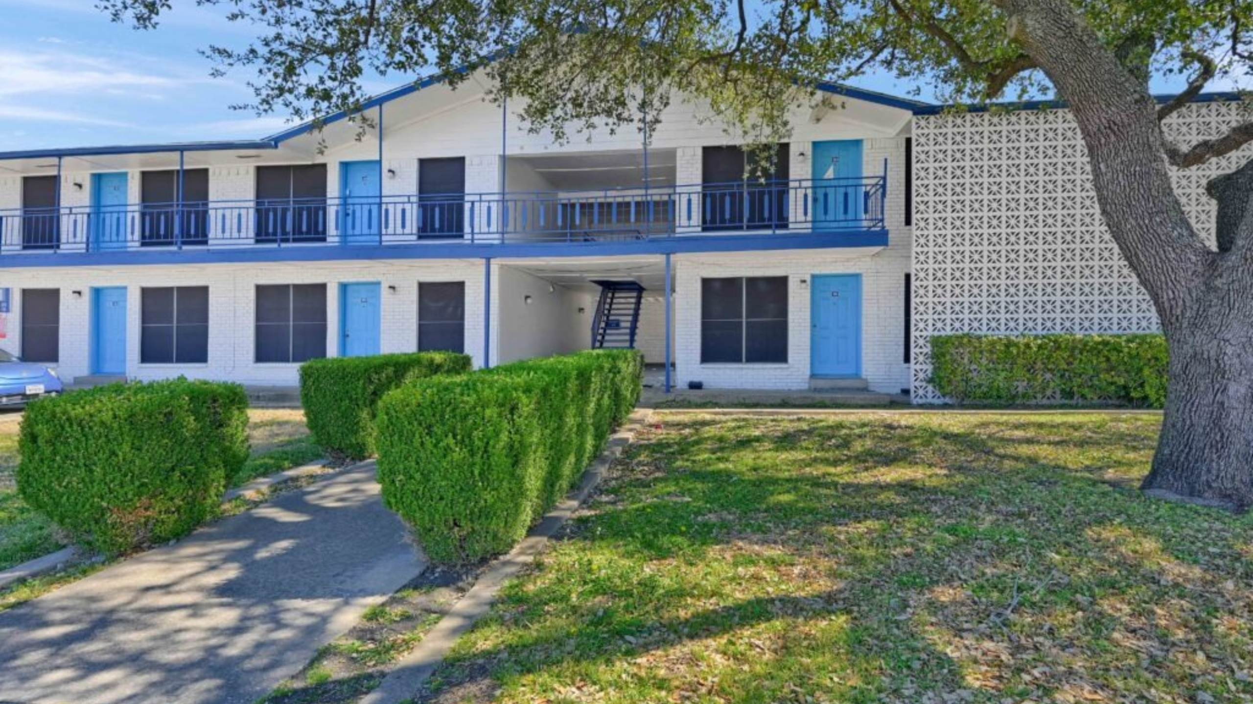 Hickory Apartments – photo 1