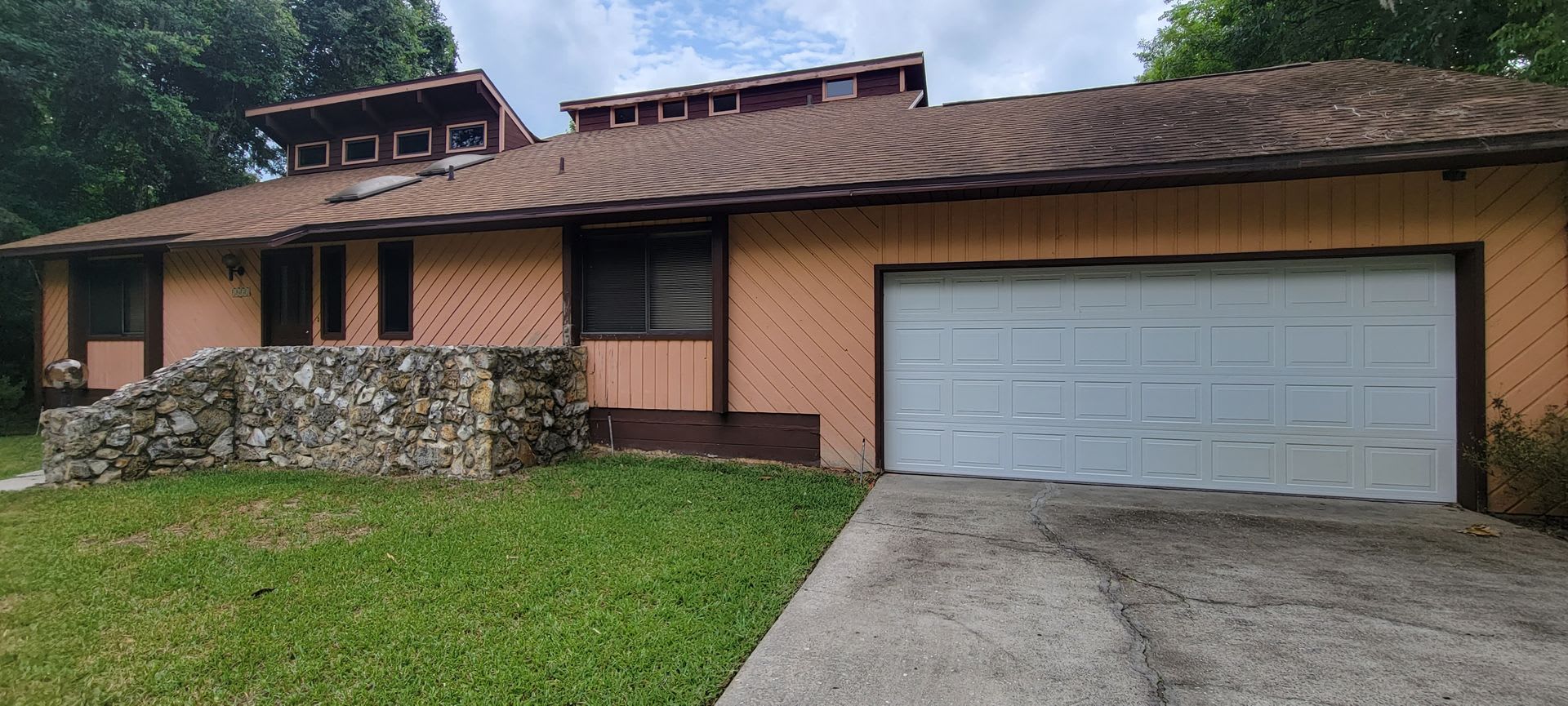 ( Oakcrest) 3/ 2 spacious home – photo 2