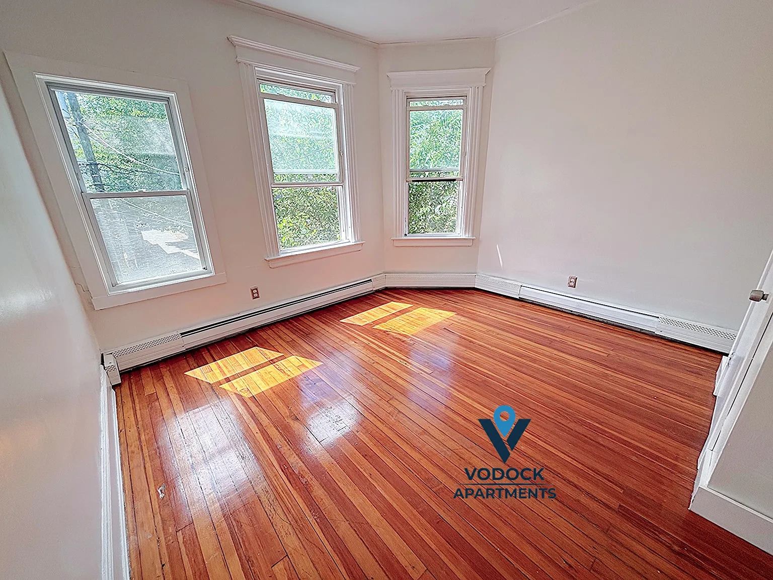 82 Rowe Ave – photo 4