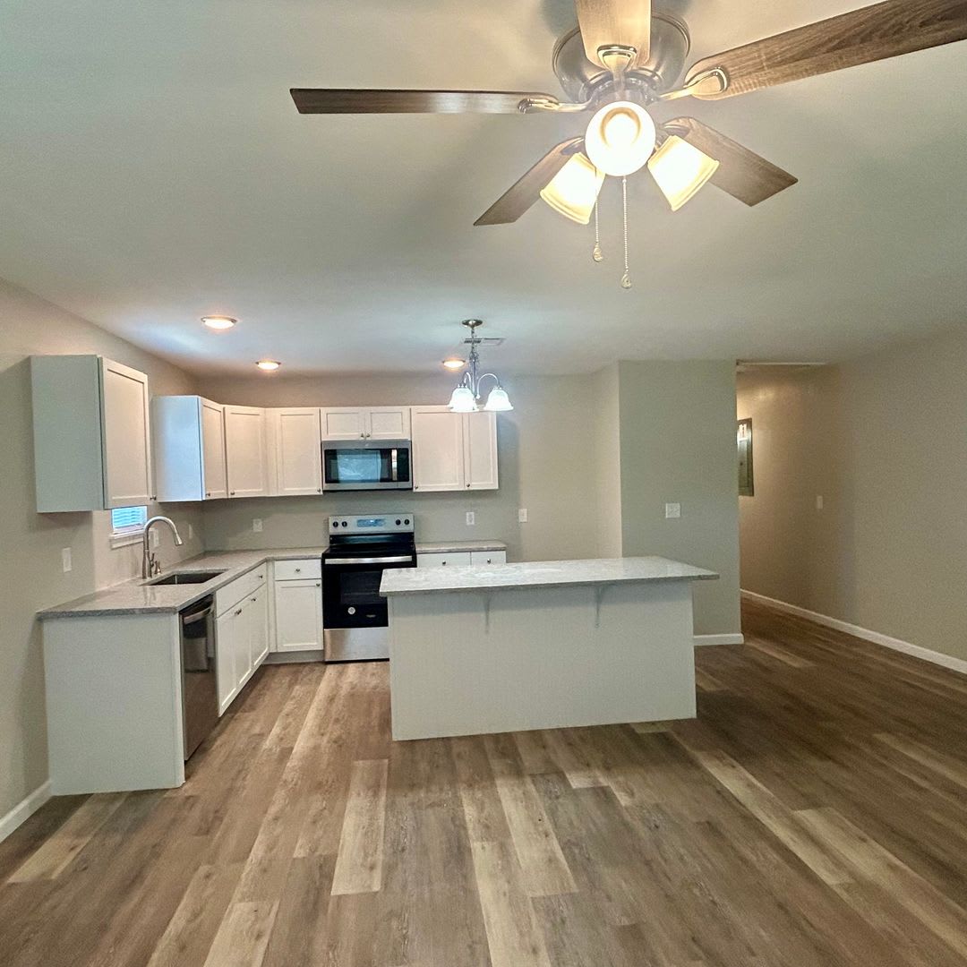 Welcome home to this beautifully designed 3-bedroom, 2 bath half duplex – photo 4