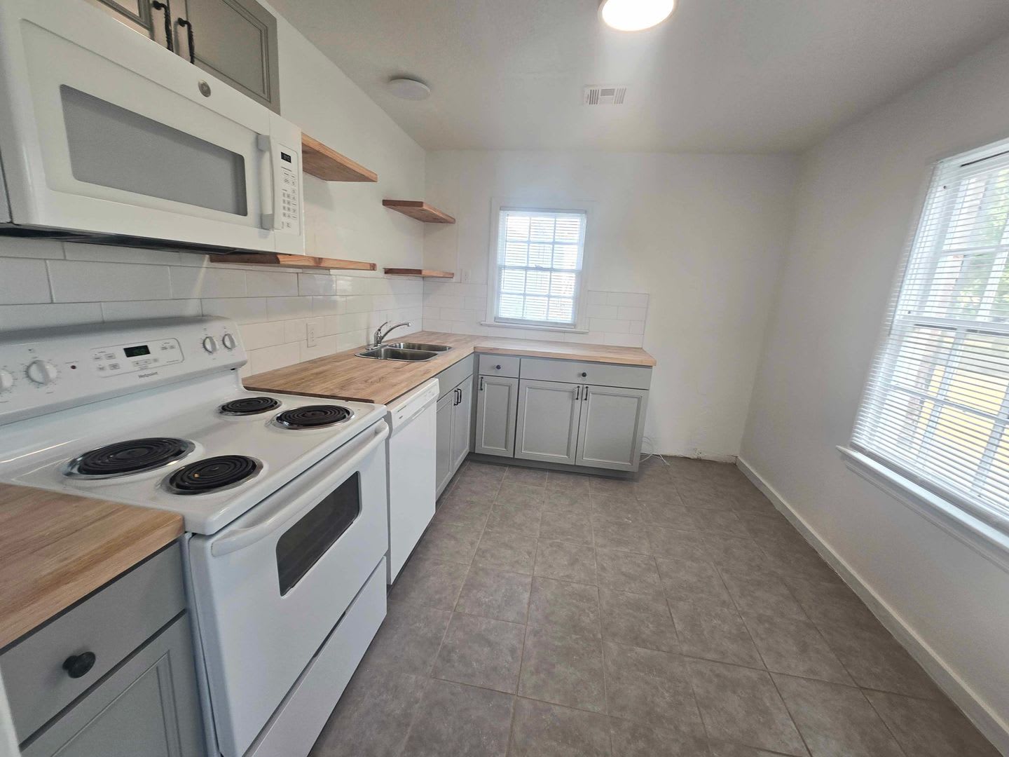 Newly Renovated Home with Classic Charm – photo 5