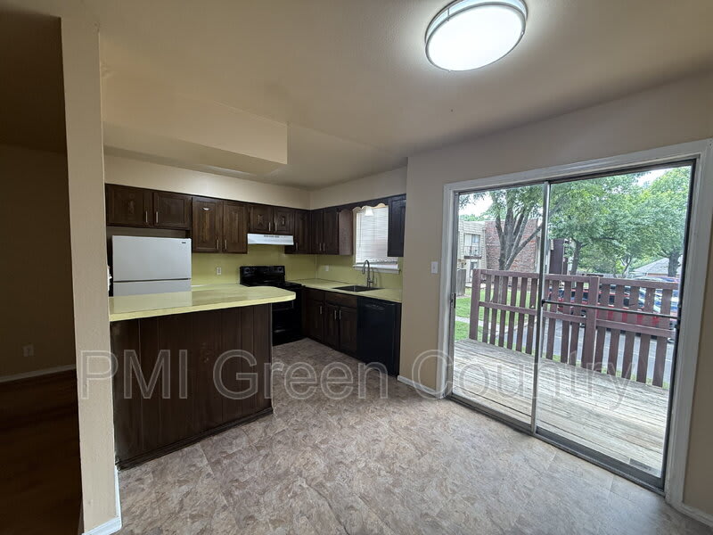 4334 E 67th St – photo 4