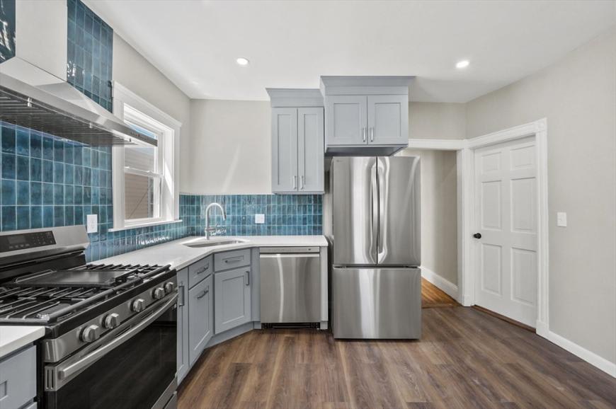 18 Lyon St. – photo 2