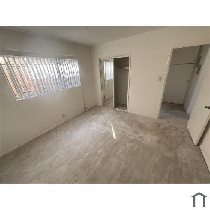 1435 West 105th Street – photo 4