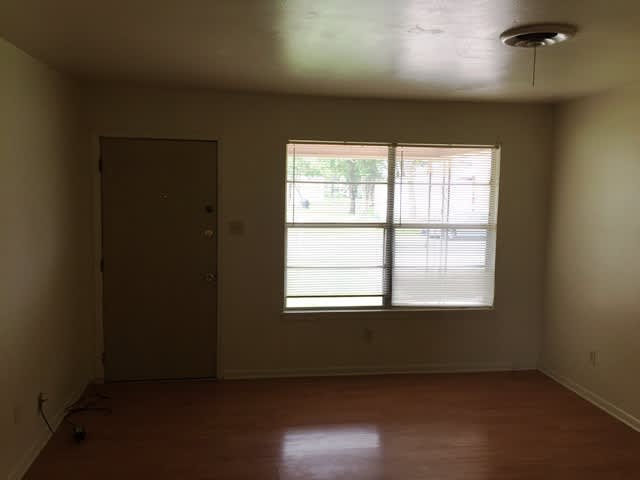 303 Margaret Lee St – photo 4