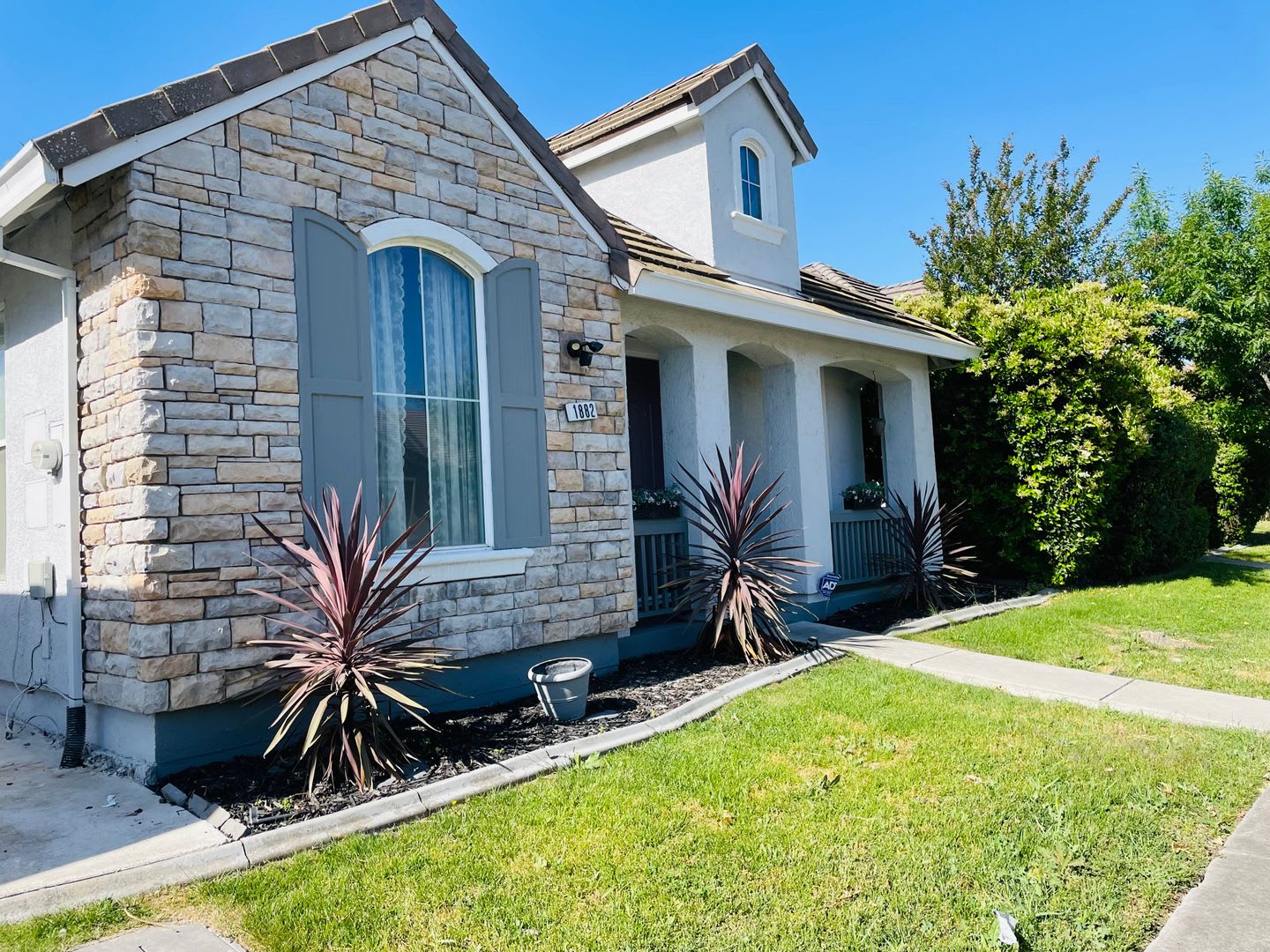1882 Zurlo Way – photo 2