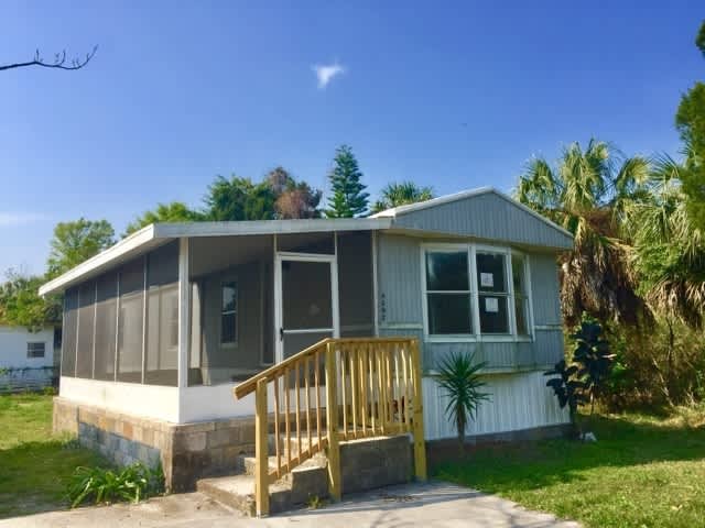 Remodeled 2BR/1BA Mobile Home with Huge Covered Porch! – photo 1