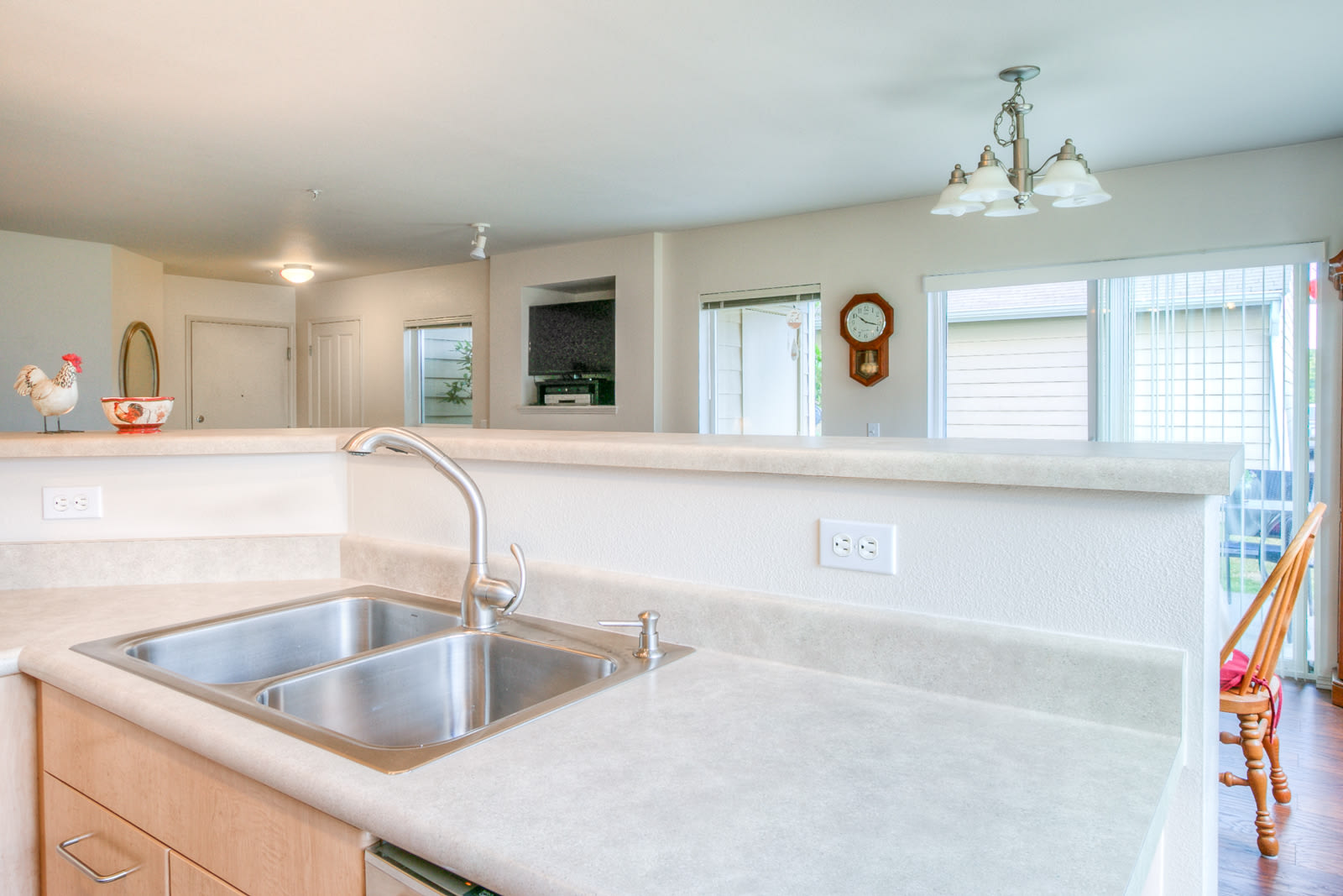 Beautiful 3 Bedroom Bordeaux Condo with 2 Garages – photo 5