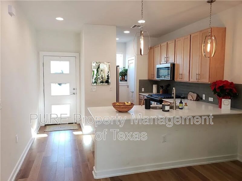 6800 Menchaca Rd – photo 2