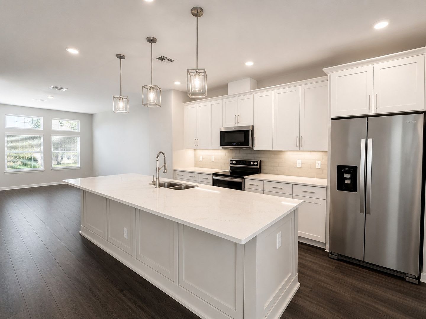 Available 8/10!! Luxury 3 story townhouse in the heart of Laureate Park – photo 3