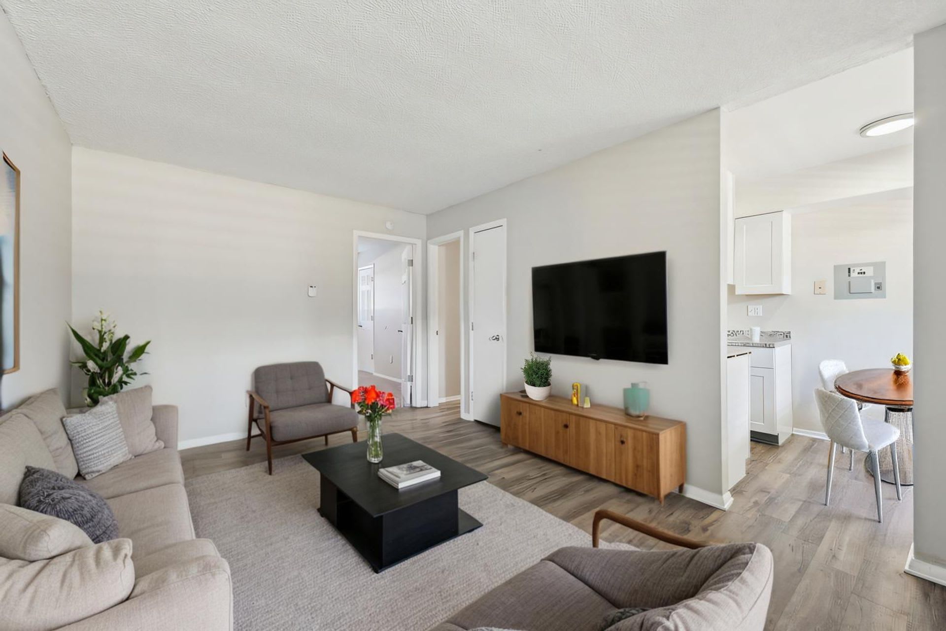 Pebble Creek Apartments – photo 1