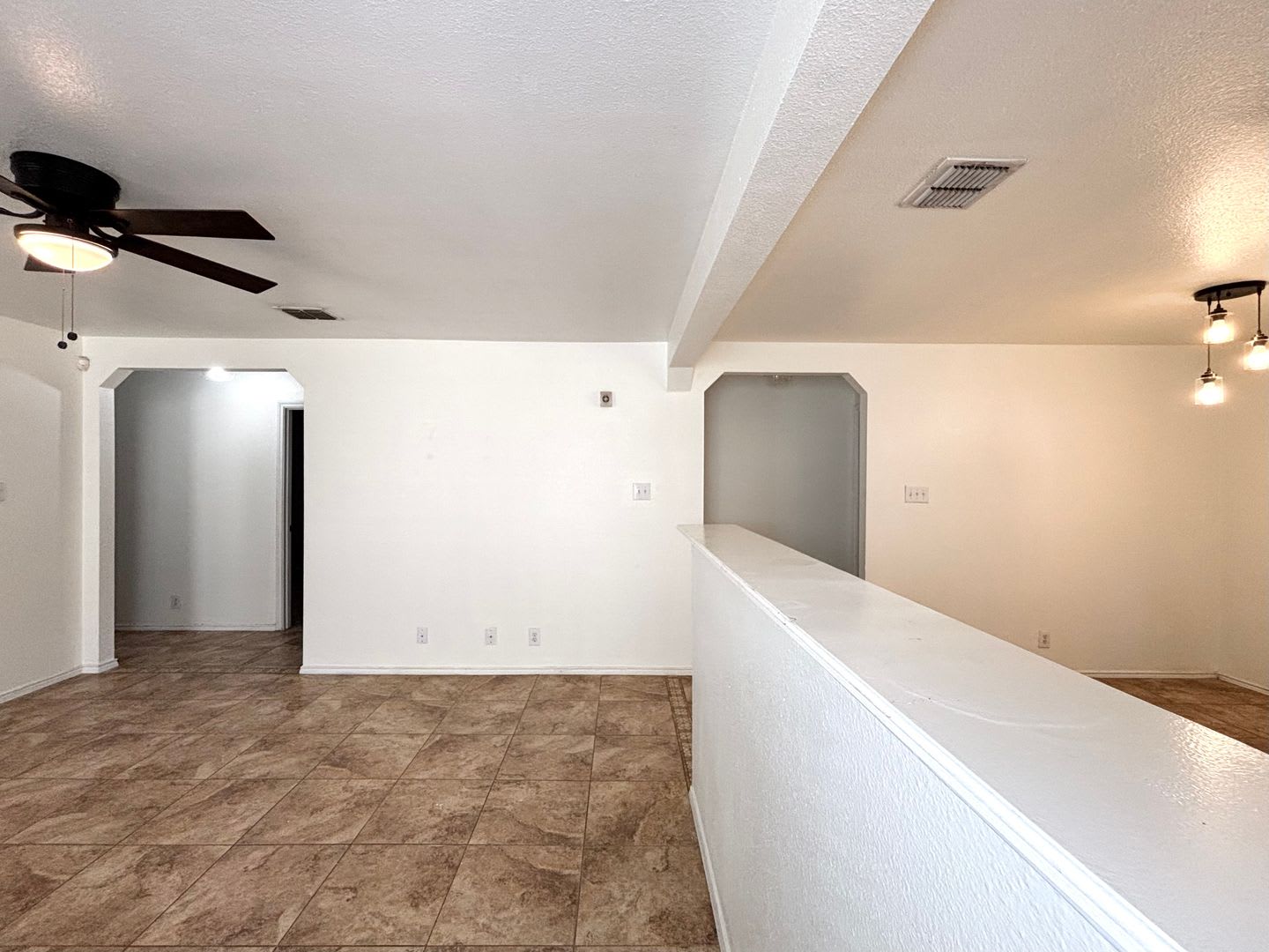 No Carpet! Charming 3-Bedroom Home in Bulverde Village – photo 4