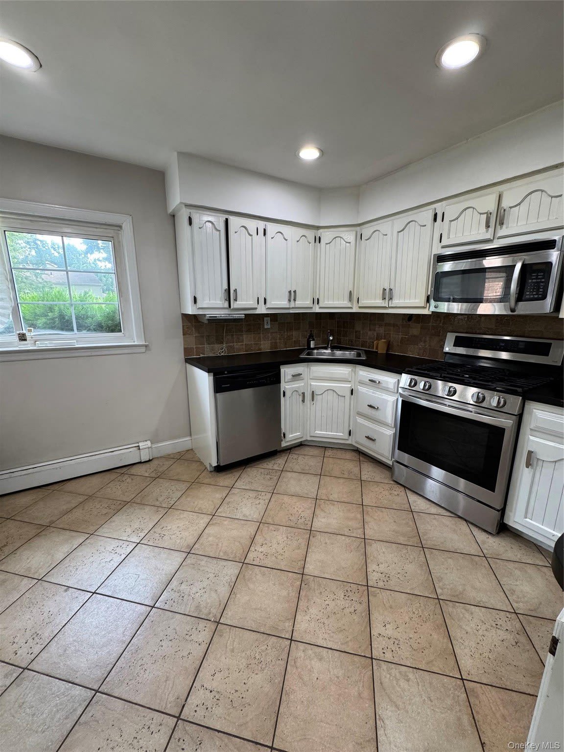 1498 Kew Avenue – photo 4