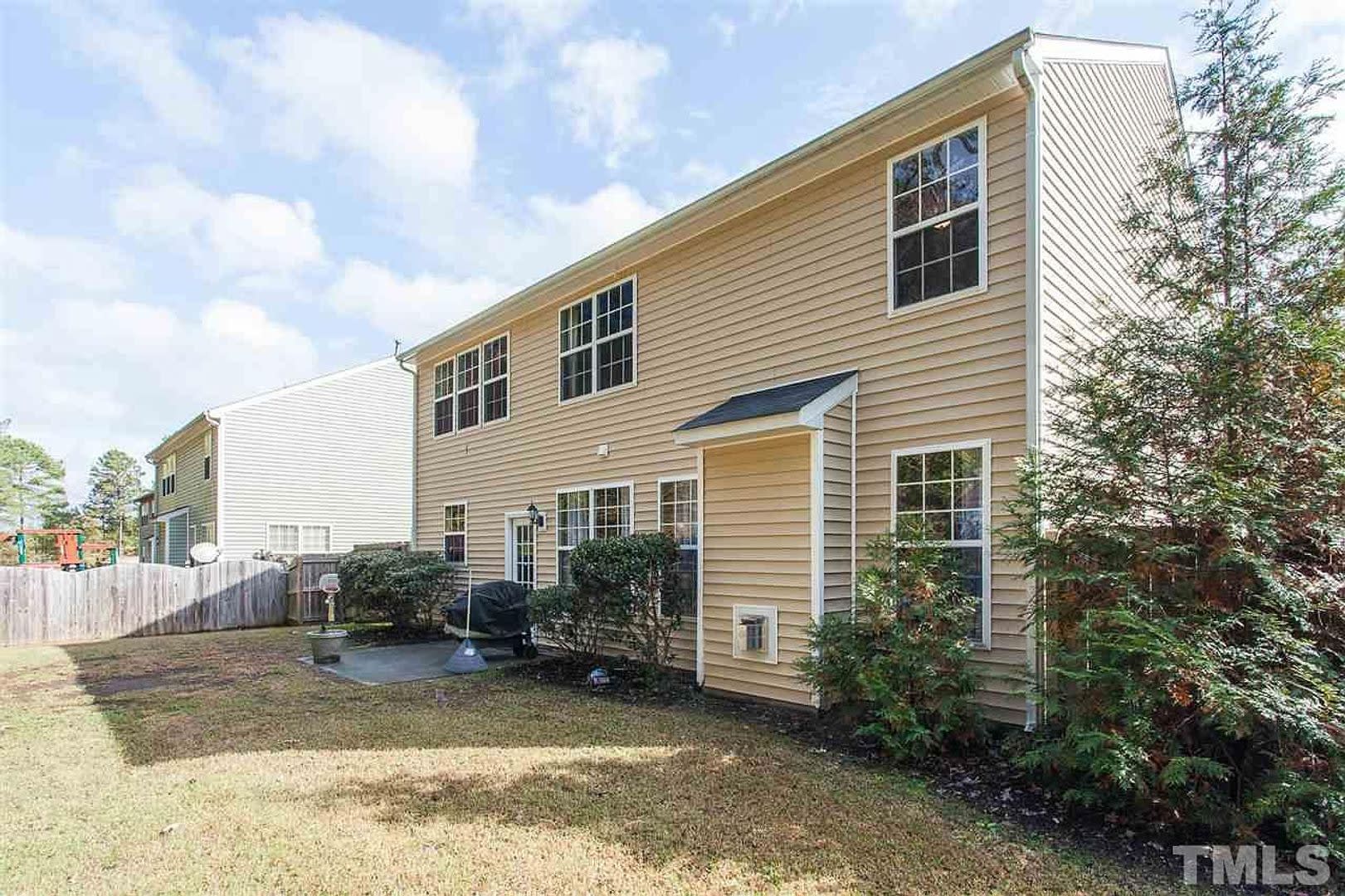 Room in 4 Bedroom Home at Autumn Leaf Ln – photo 4