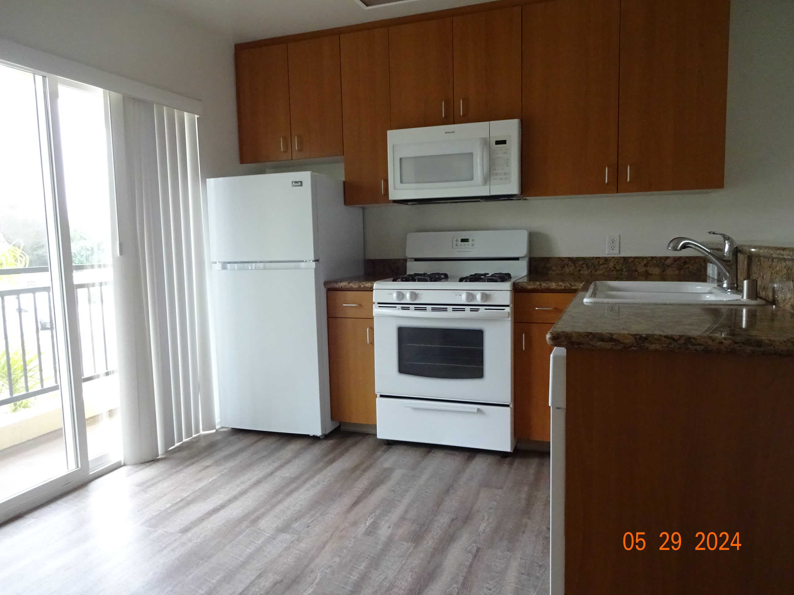 585 W Harvard Blvd – photo 3