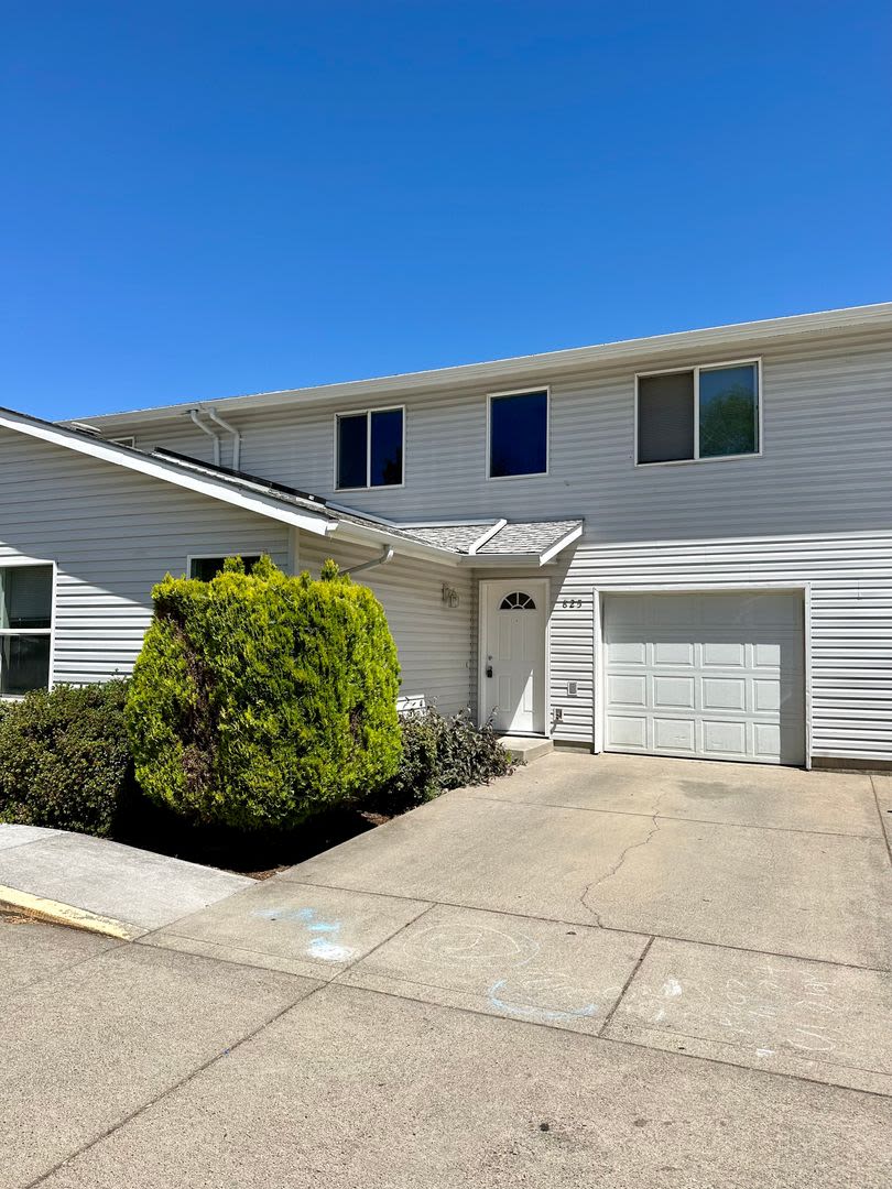 1/2 Off 2nd Month's Rent – photo 1