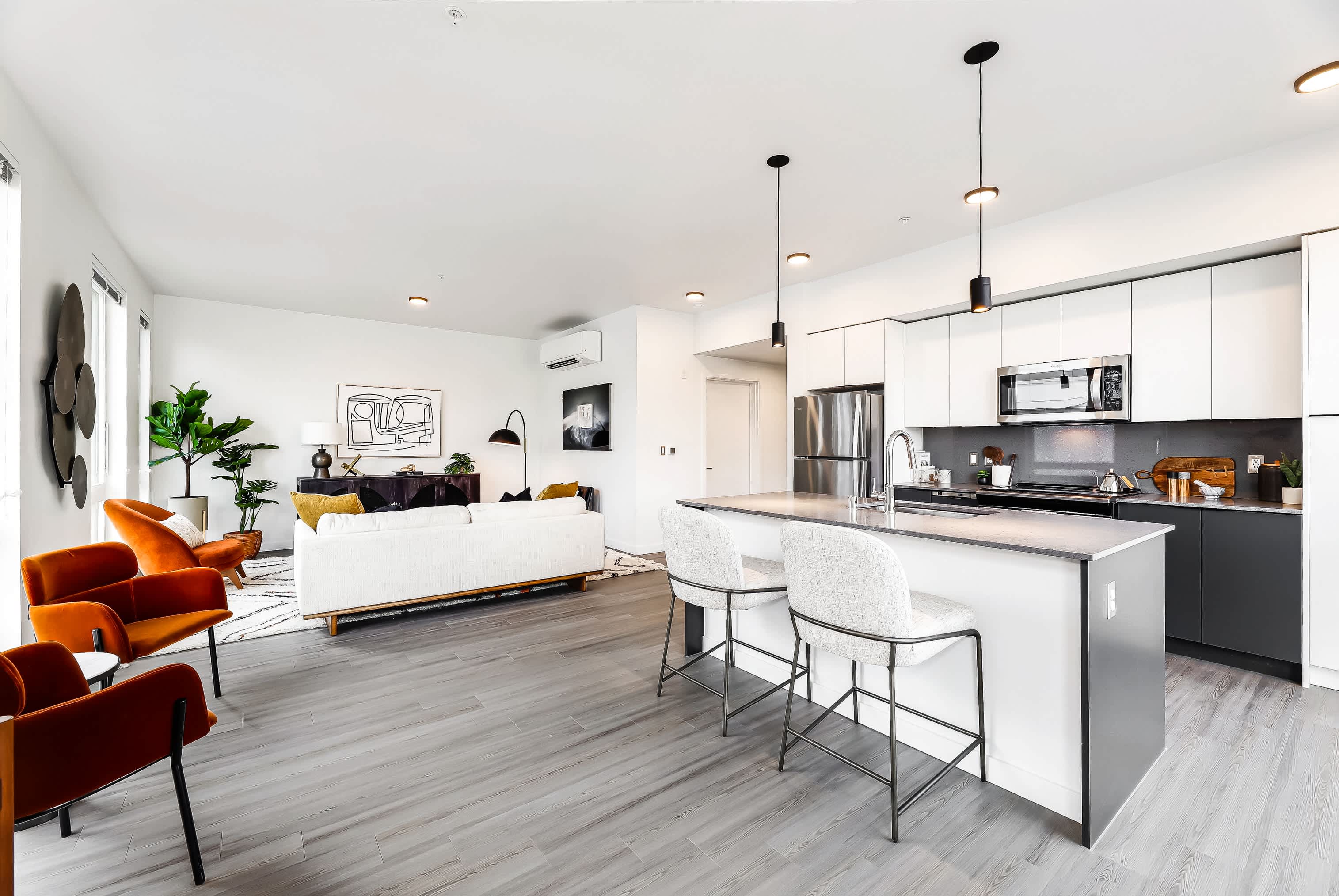 Surrey On Main – photo 4