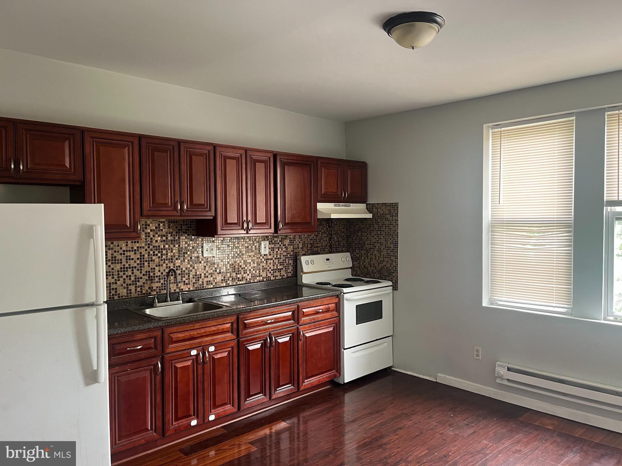 6124 N BROAD Street – photo 3