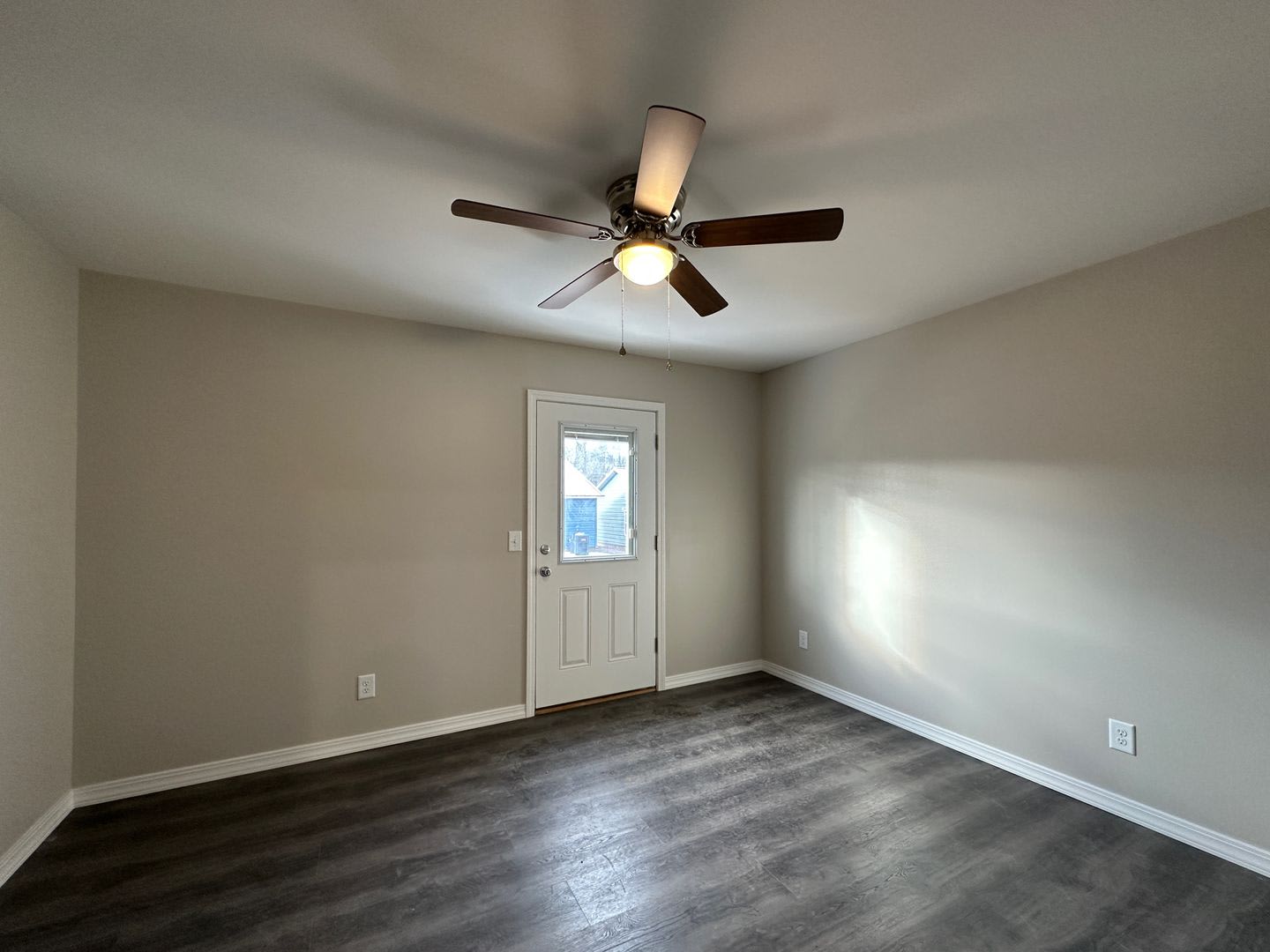 1 Bedroom/1 Bathroom Triplex Unit in Southside – photo 4