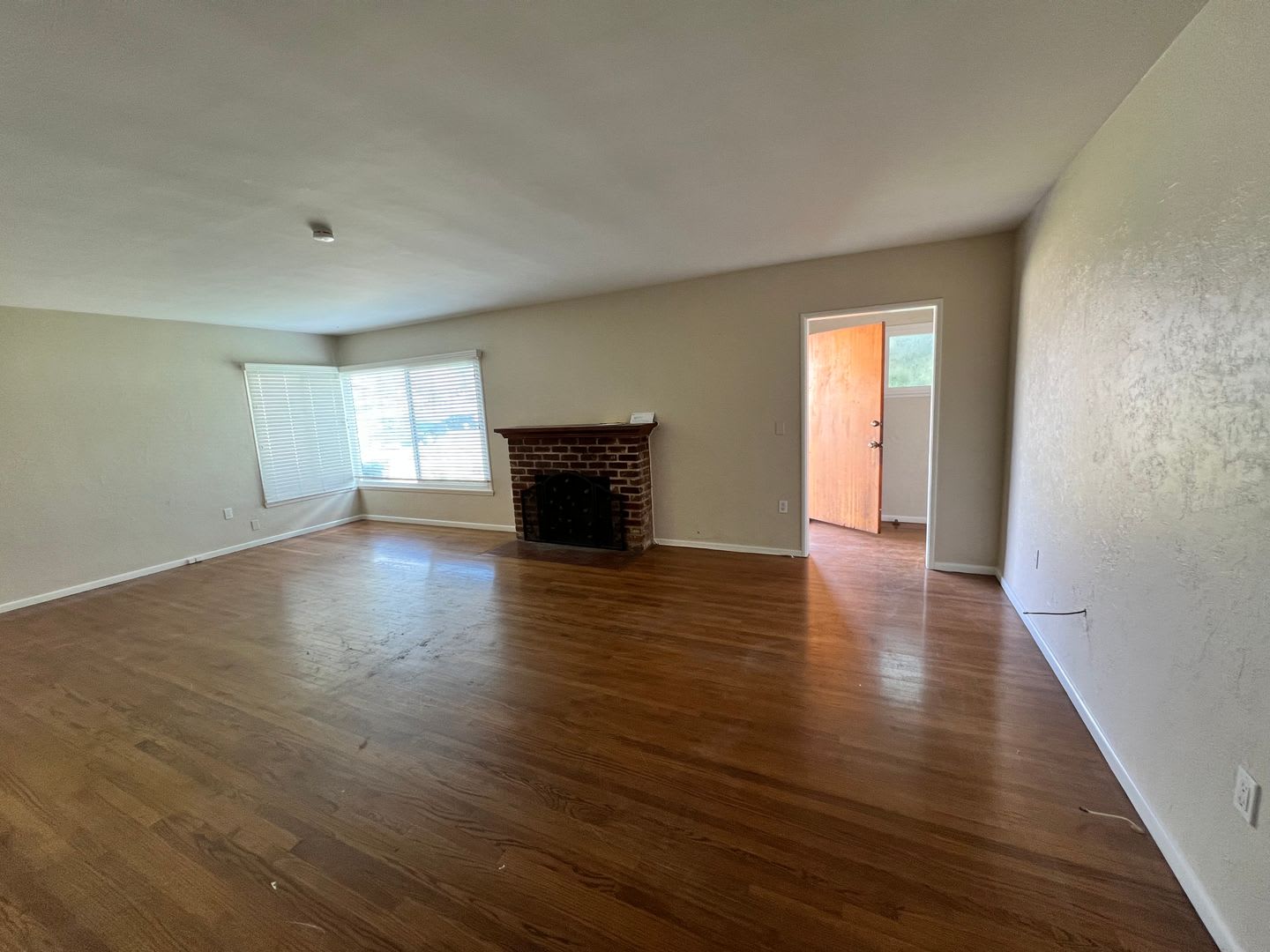 Clean & Sharp 3 bed, 2 bath home in Azusa – photo 4