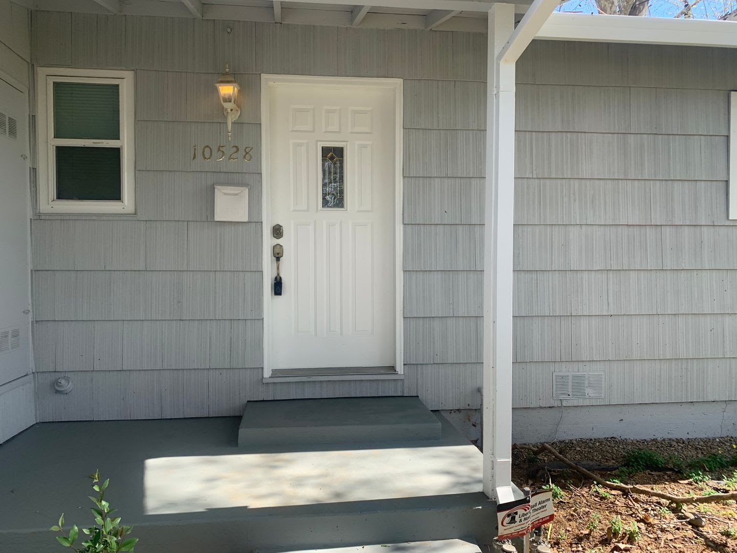 3 bedroom home with new floors – photo 3