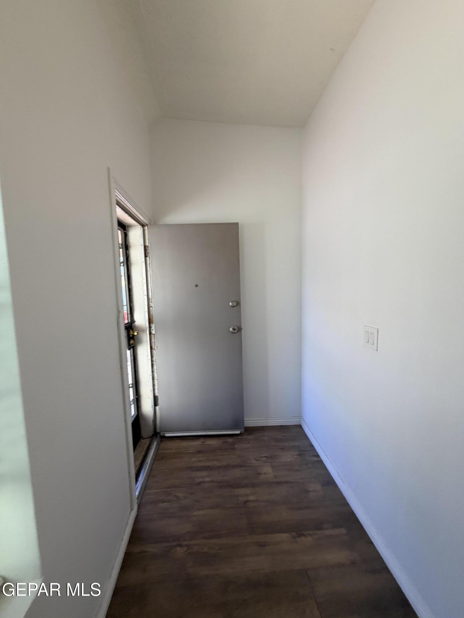 2221 Bassett Avenue – photo 3