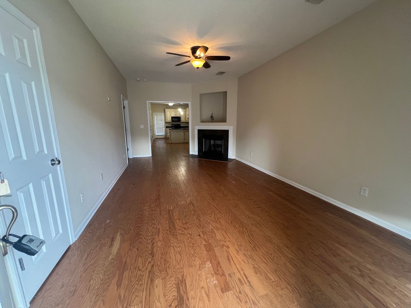 3 bedroom 2 bathroom duplex in Covington Villas – photo 3